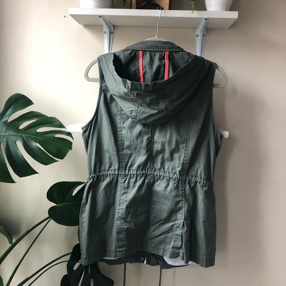 Army Green Zip Up Vest - Picture 7 of 7